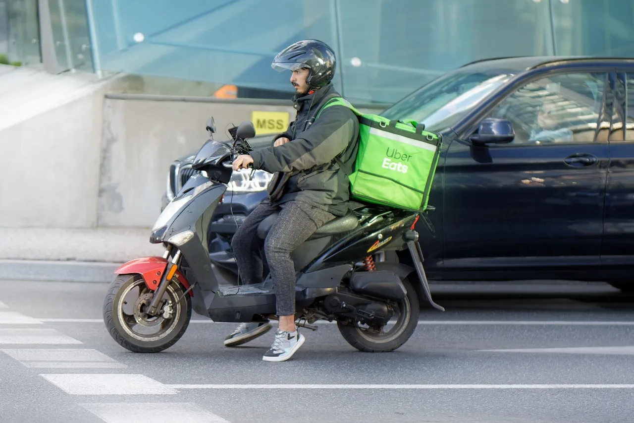 Food delivery scooter