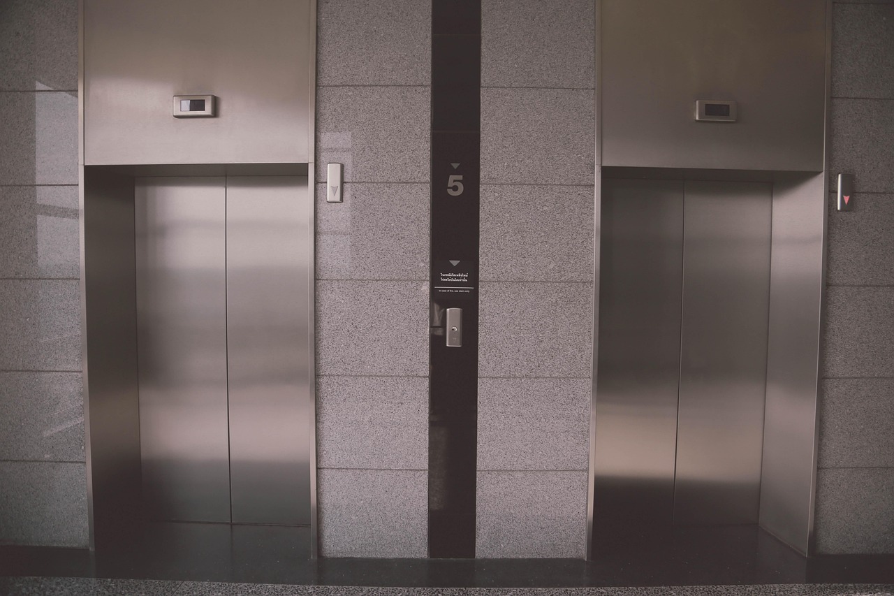 How High-Power Lithium UPS Systems Boost Elevator Safety and Reliability