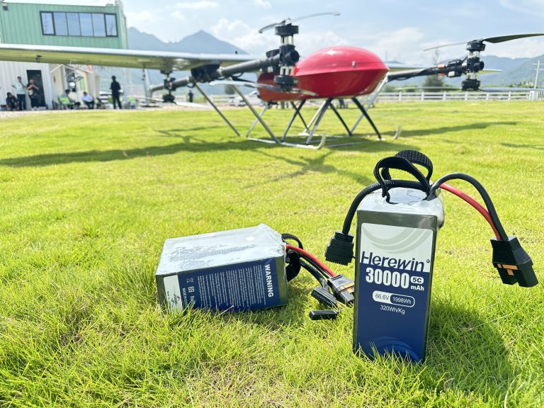 Armazenamento de bateria de drone agrícola com SOC ~55% e janela térmica em clima quente
